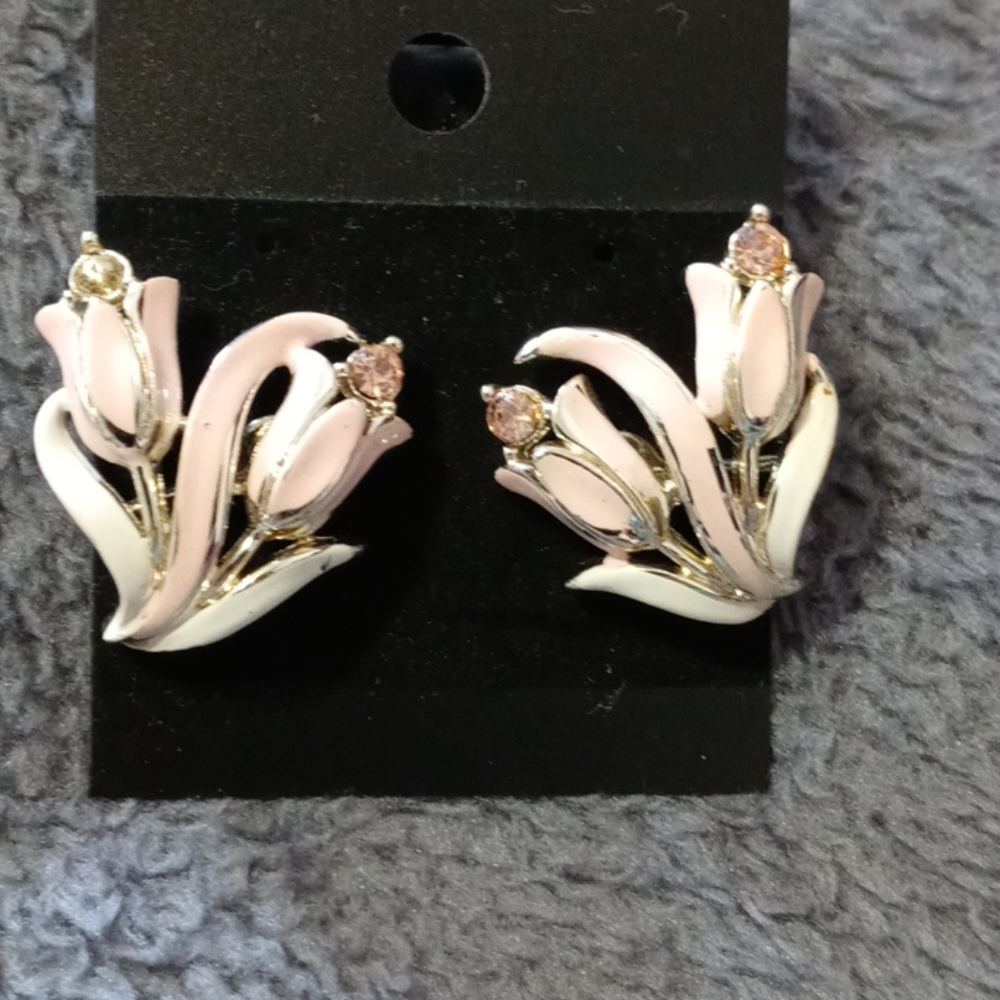 Tulip design Clip on Earrings